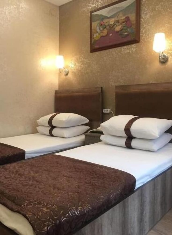Carvan Hotel 35/55
