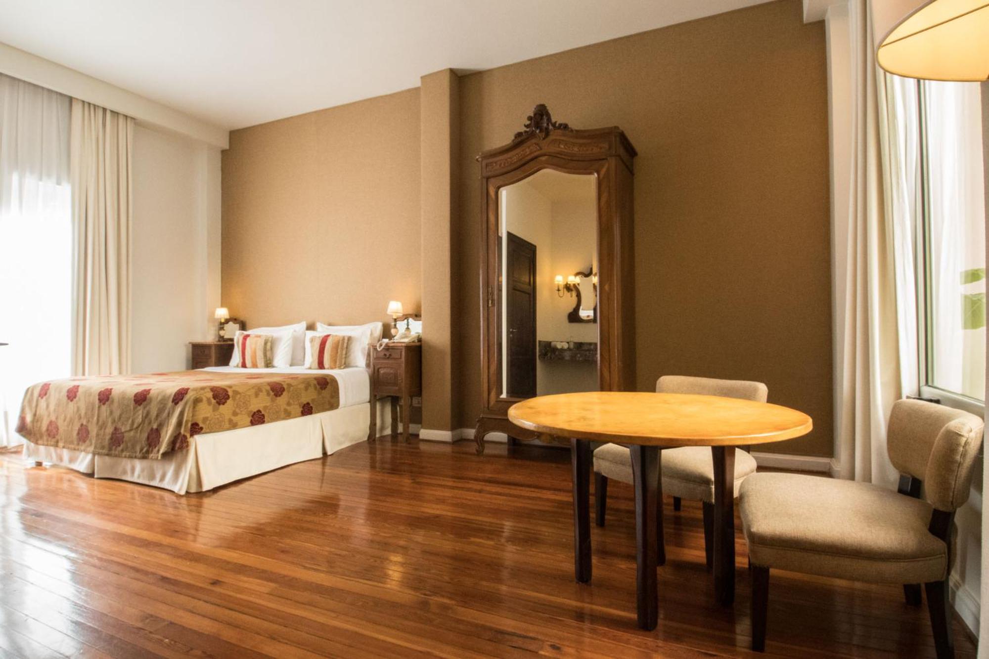 Deluxe, Double or Twin Bed