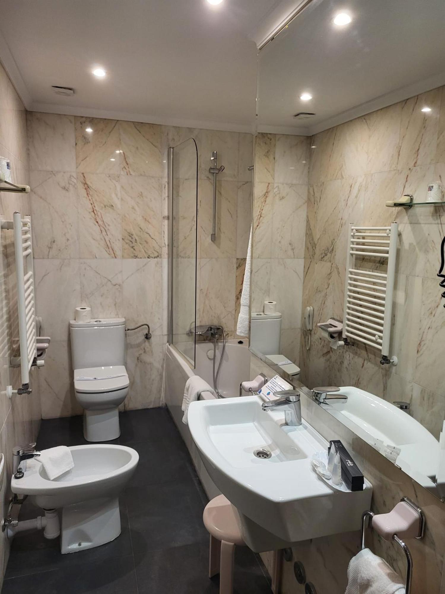 Room, Triple, Hotel Leonor Miron 4/4