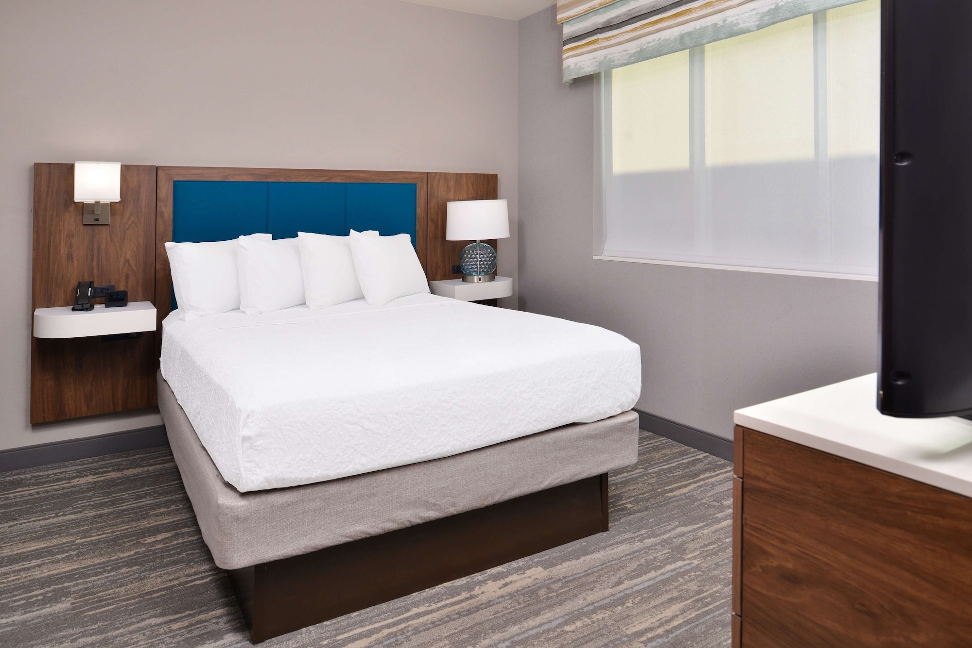 Suite, Queen Bed, Sofa