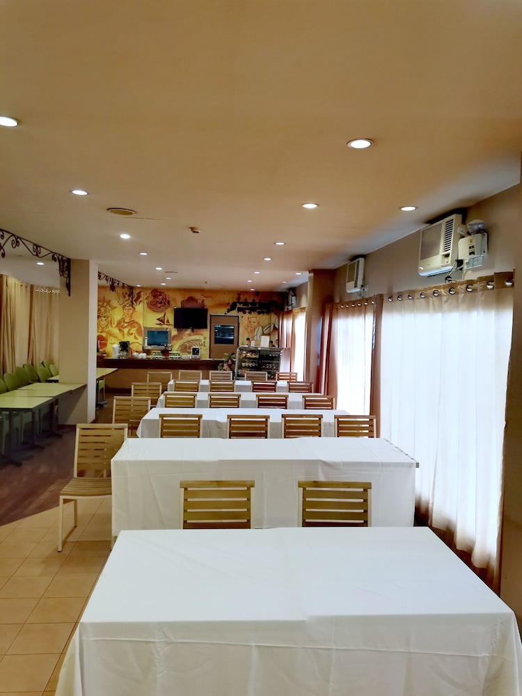 Casa Leticia Business Inn 49/57