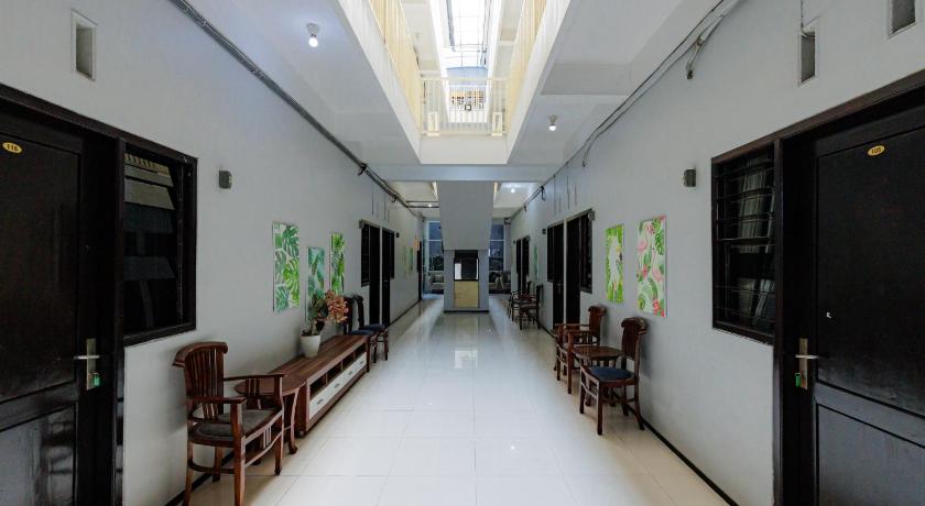 RedDoorz Plus near Malang Town Square 39/50