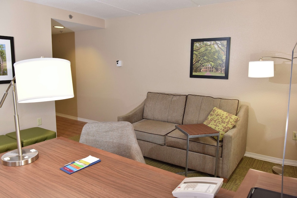 Hampton Inn & Suites Alexandria LA 32/47
