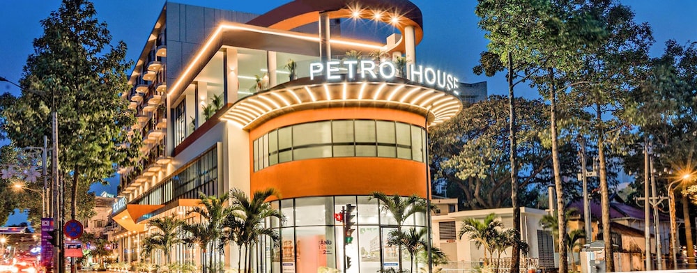 Petro House Hotel 4/84
