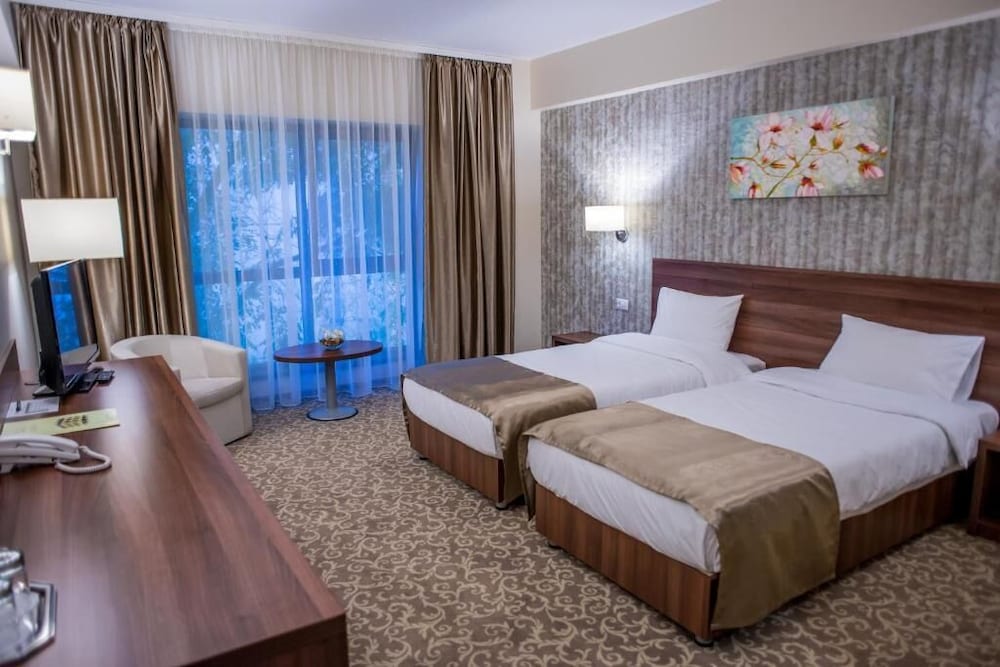 Arnia Hotel 32/64