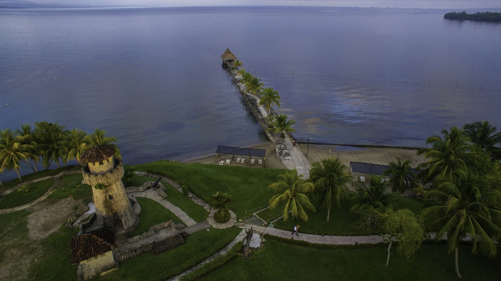 Amatique Bay Hotel 34/58