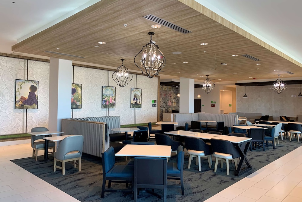 La Quinta Inn and Suites by Wyndham Maricopa Copper Sky 23/30