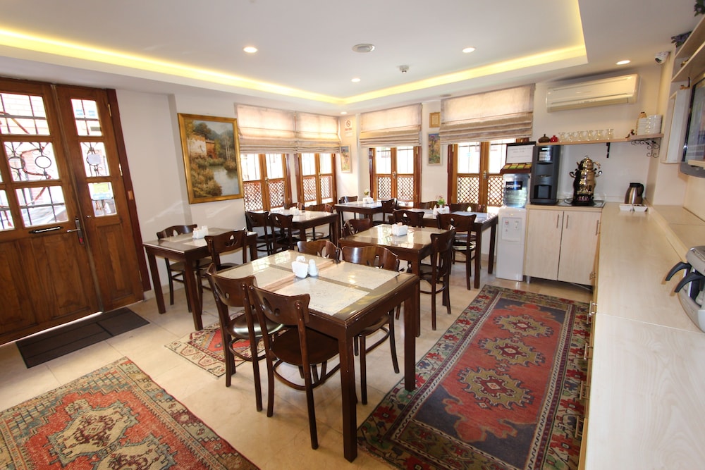 Sultan House Hotel 65/69