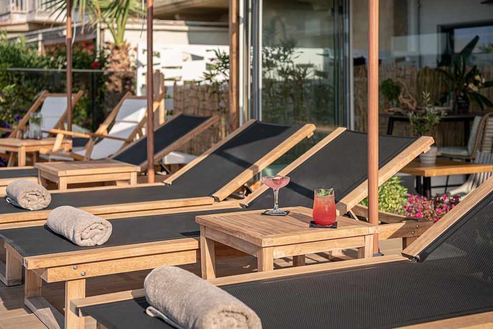 Calla Luxury Seafront Suites 29/50