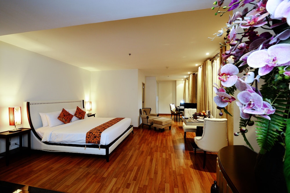 The Bless Hotel And Residence 49/80
