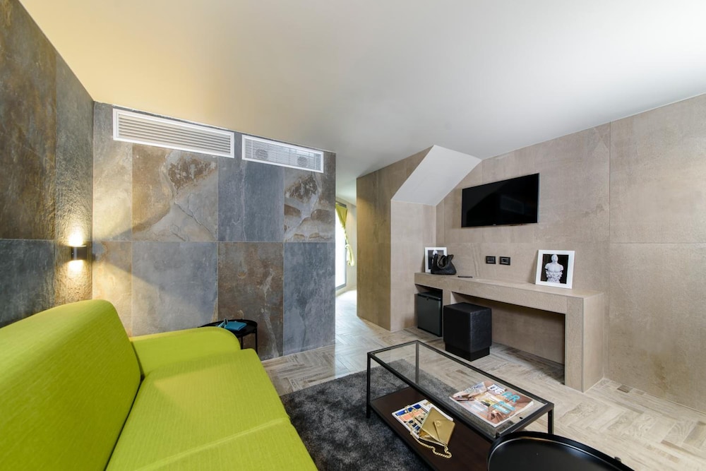 Just Hotel Milano 40/47