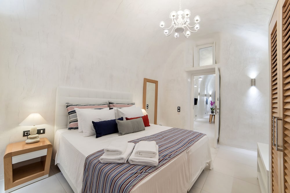 Day Dream Luxury Suites 11/81
