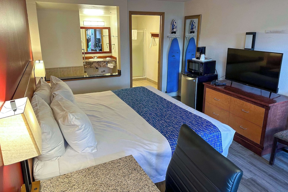 Econo Lodge Edmonds North Seattle, WA 18/39