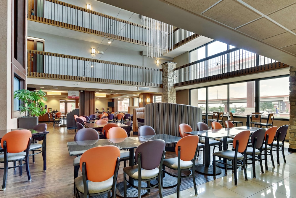Drury Plaza Hotel San Antonio Airport 32/50