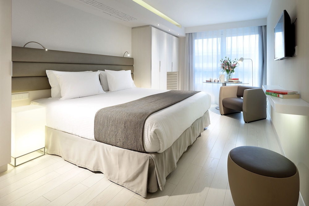 Eurostars Book Hotel 13/75