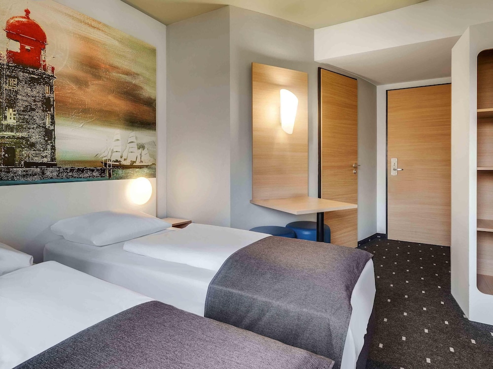 ROOM, TWIN BEDS