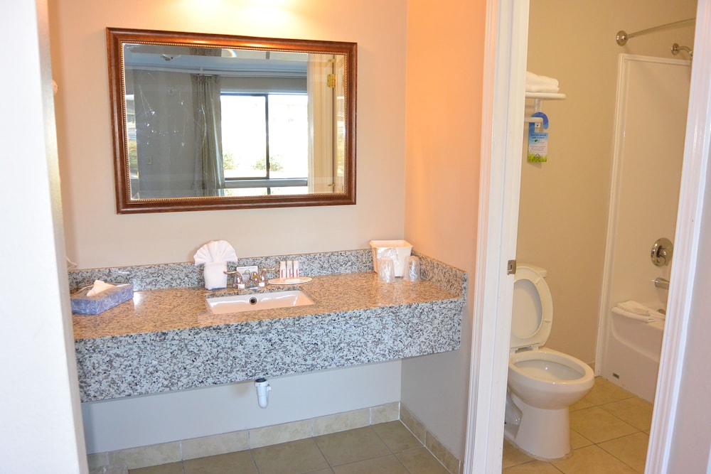 Days Inn by Wyndham Lakewood South Tacoma 22/67