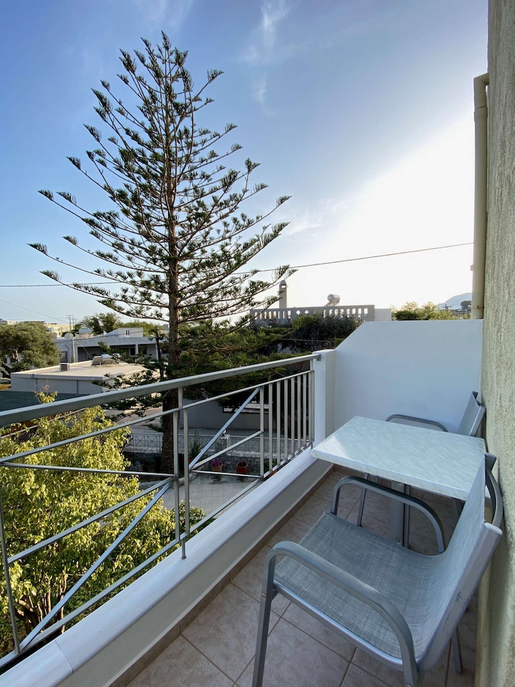 Manolis Apartments 40/72