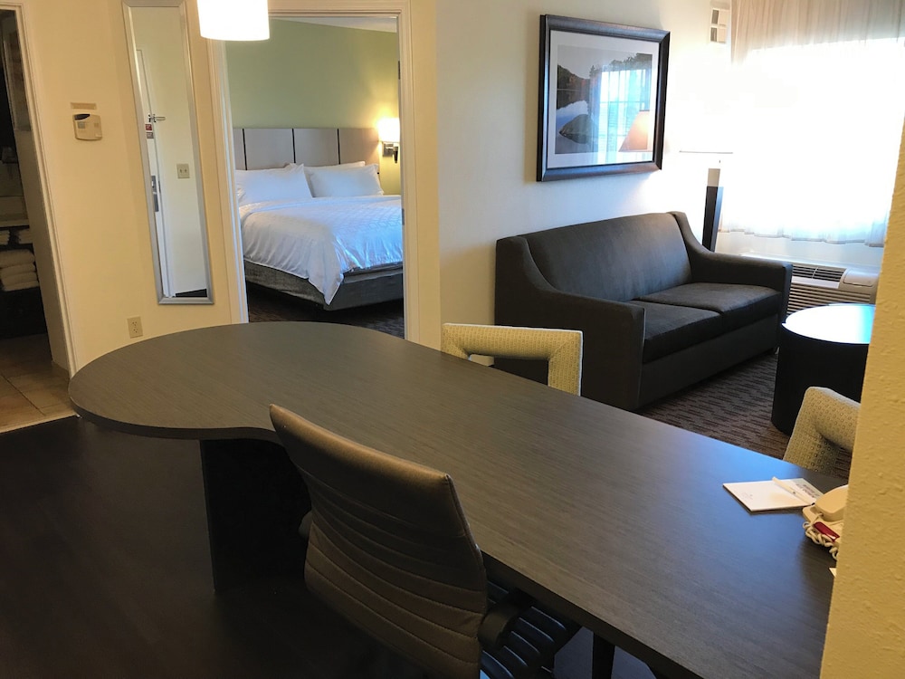Candlewood Suites Fort Wayne by IHG 30/50