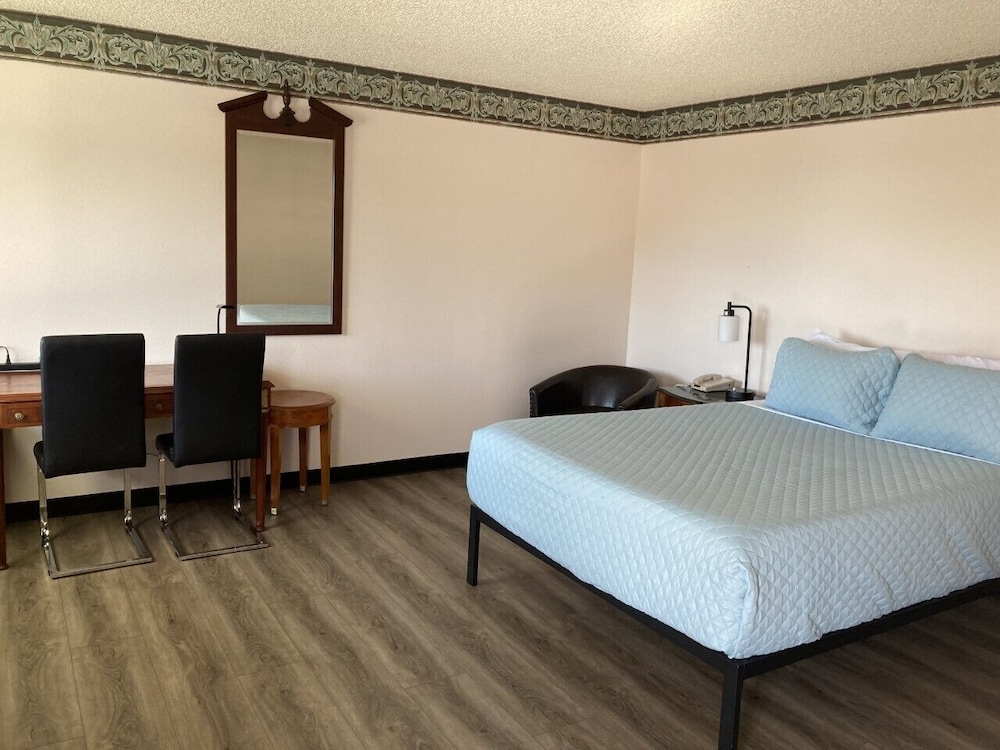 Coast Riders Inn 17/50