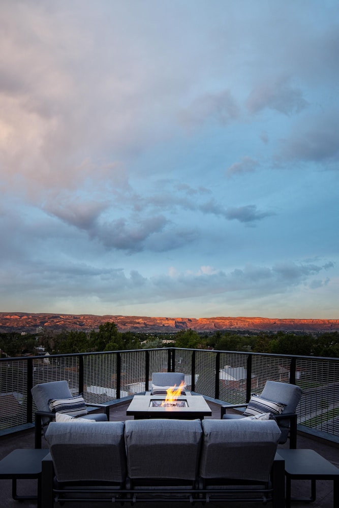 Hotel Maverick 48/50
