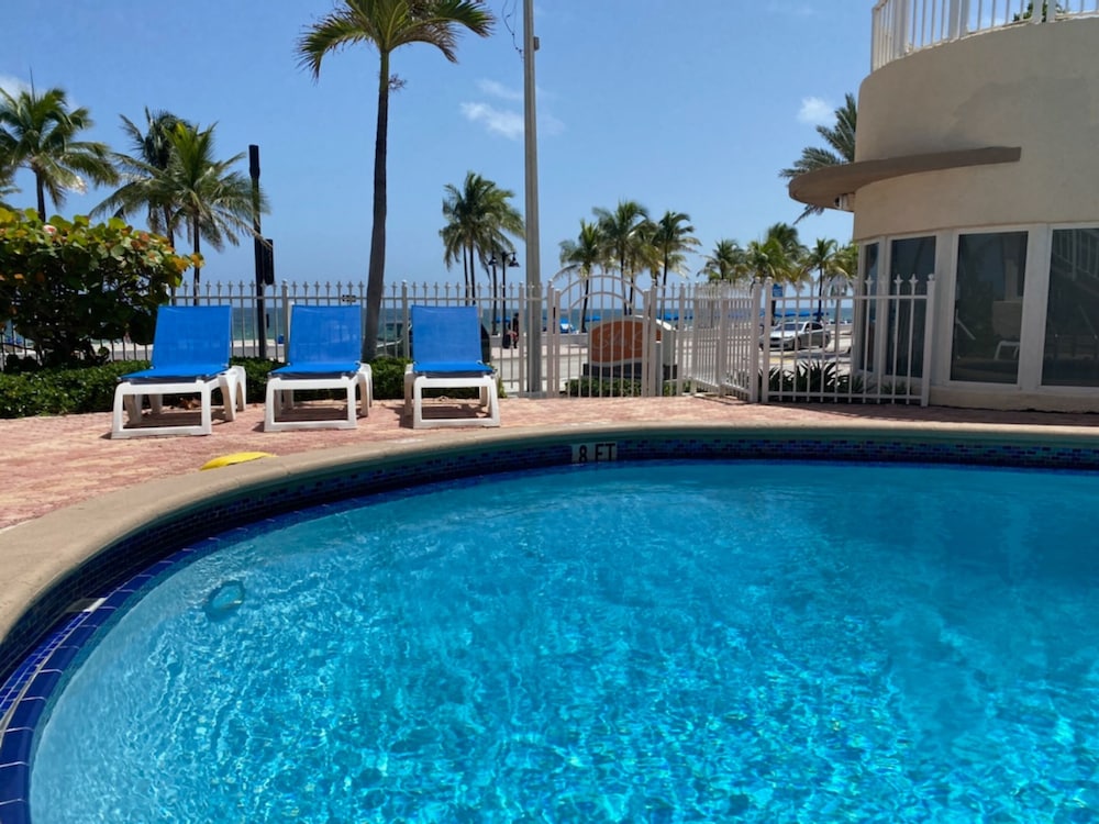 Silver Seas Beach Resort 60/67