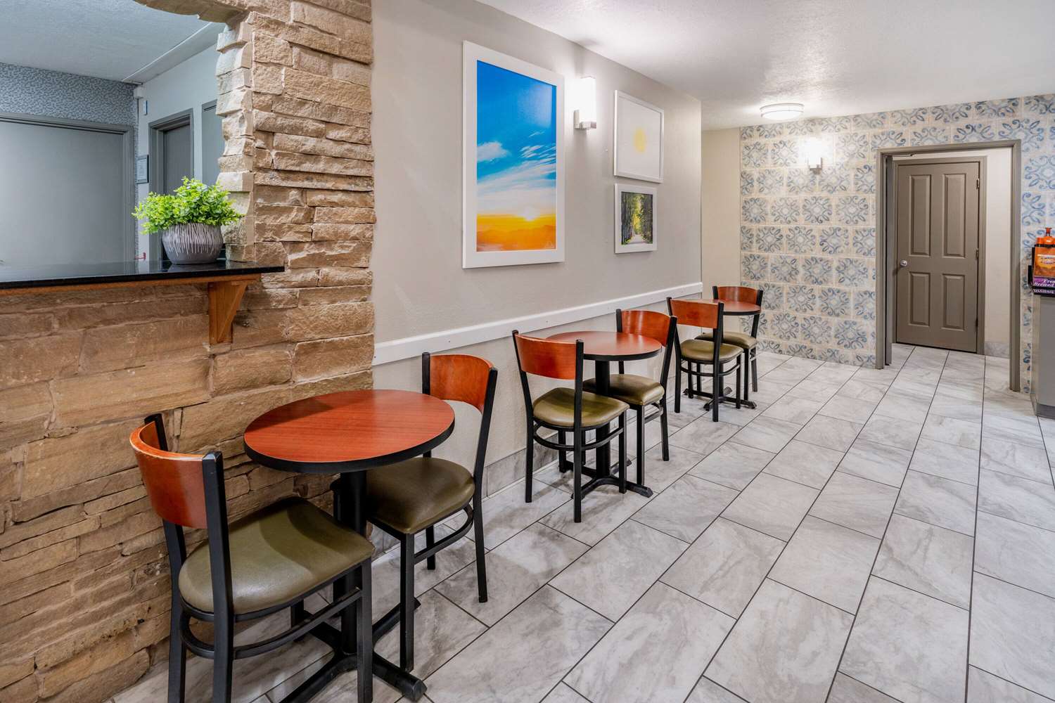 Days Inn by Wyndham Los Lunas 24/33