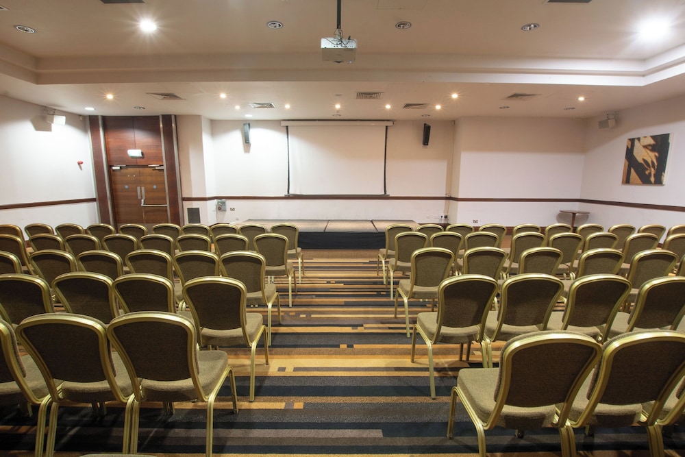 Mercure Sheffield St Paul's Hotel & Spa 66/77