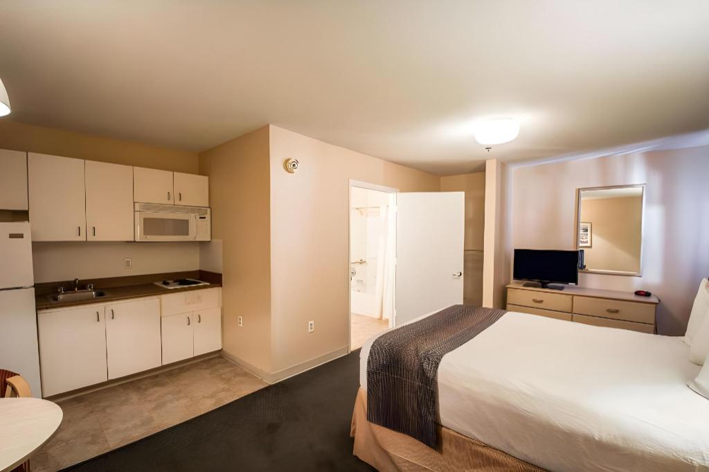 Efficiency, Double Bed، Suburban Studios Stuart near Federal Hwy 1 3/10