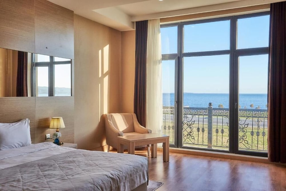 ROOM, DOUBLE BED