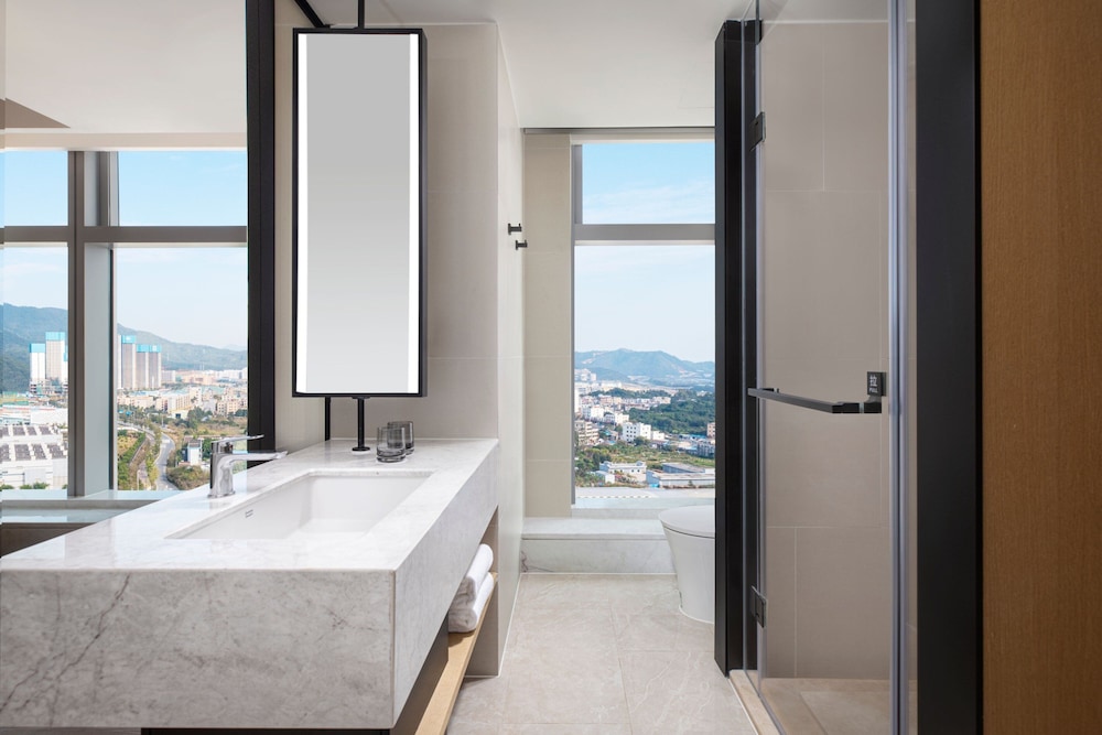 Fairfield by Marriott Shenzhen Shenshan Special Cooperation Zone 11/25