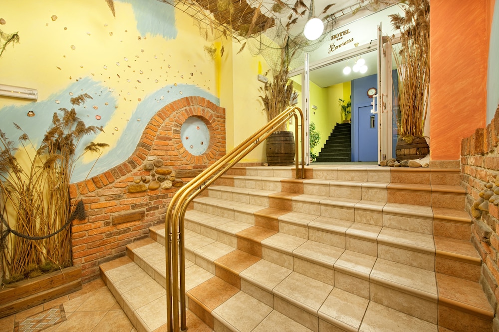 Henrietta Hotel 36/41