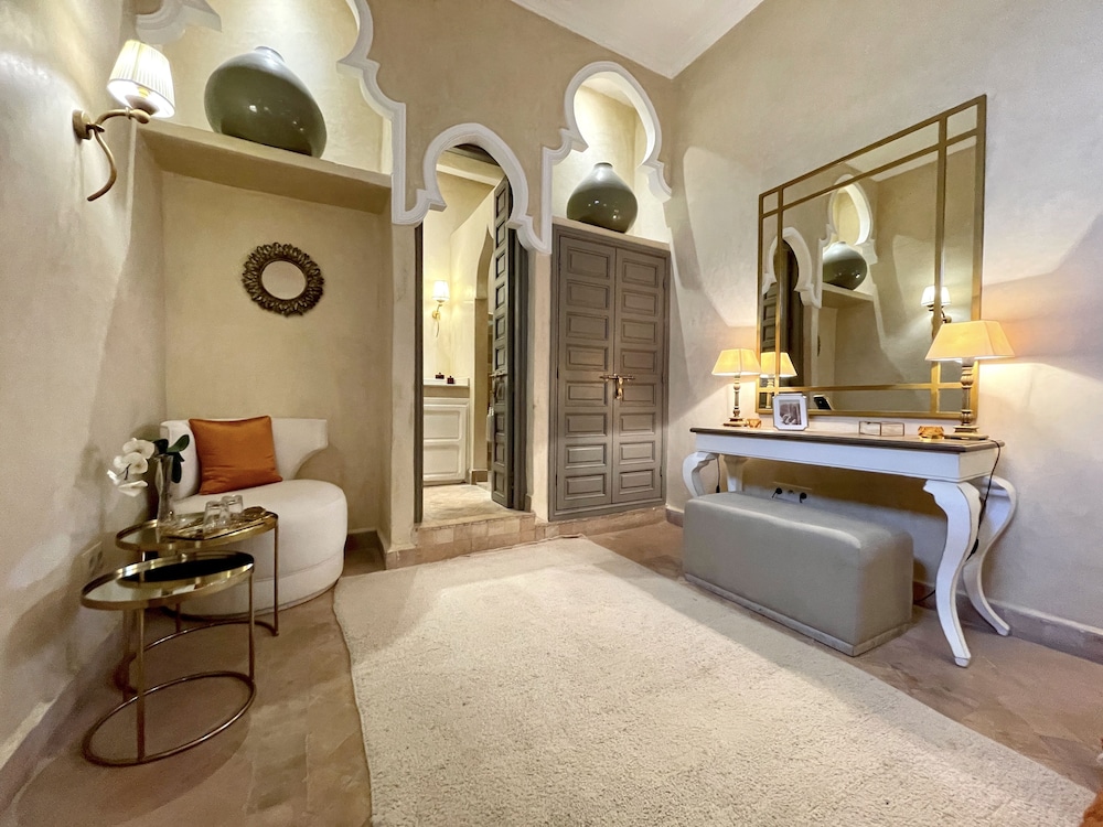Riad Jona 19/74