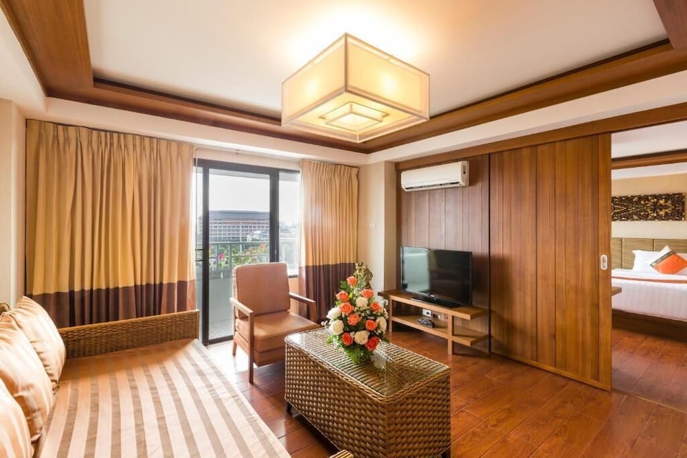 Asia Hotels Group (Poonpetch Hotel) 36/63