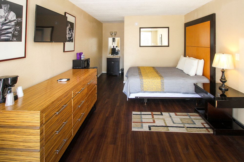 APM Inn & Suites 23/54