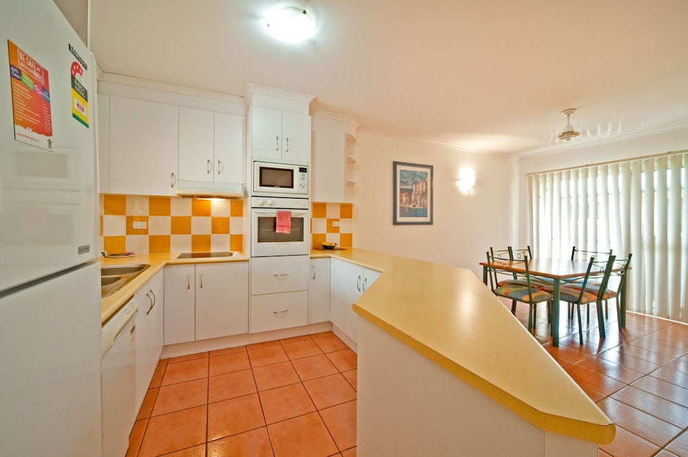 At Beach Court Holiday Villas 21/32