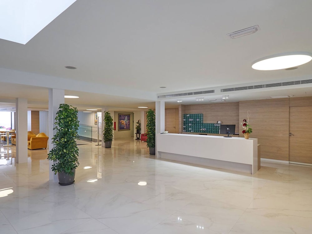 Aparthotel Paguera Beach 4/34