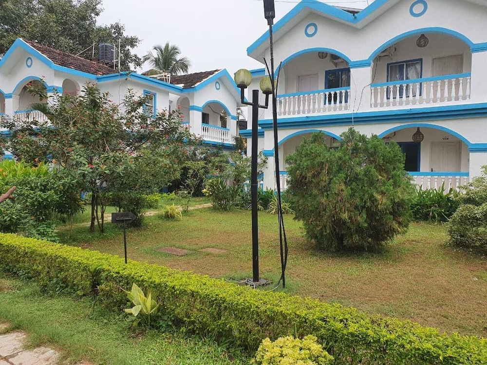 Paradise Village Resort 60/66