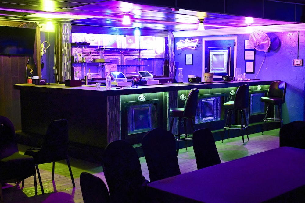 R Nite Star Inn & Suite 50/65