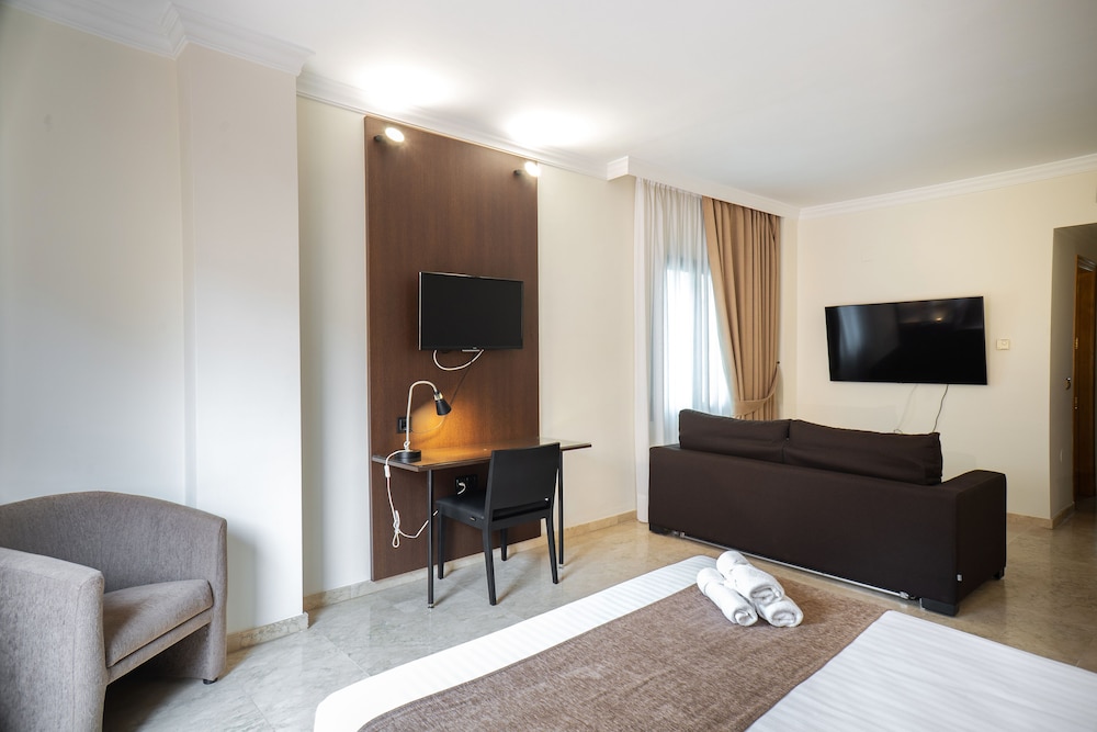 Hotel Mainake Sl 40/60
