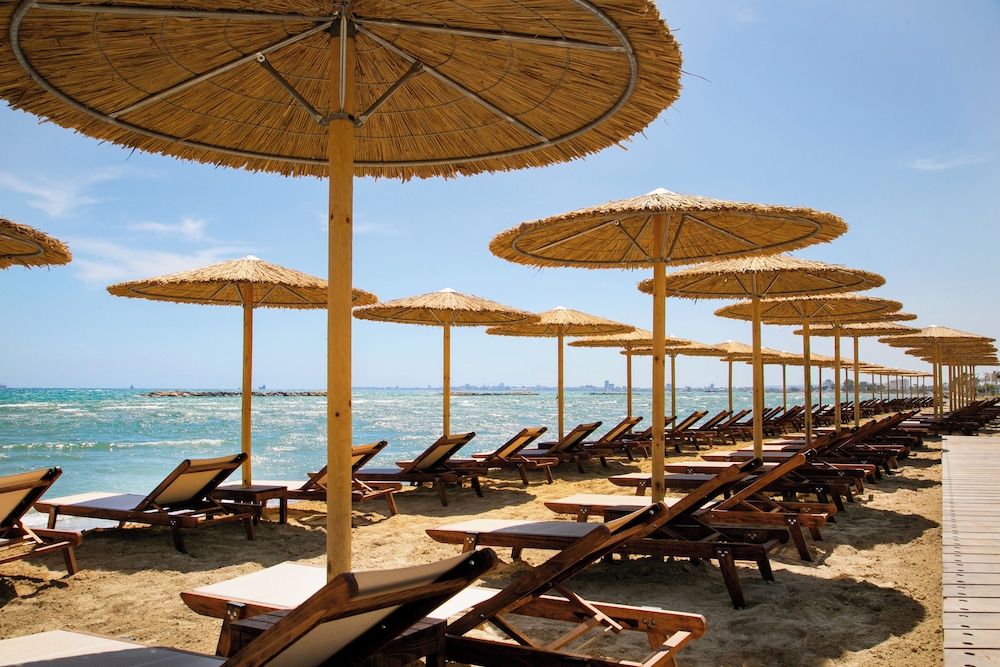Mercure Larnaca Beach Resort 34/39