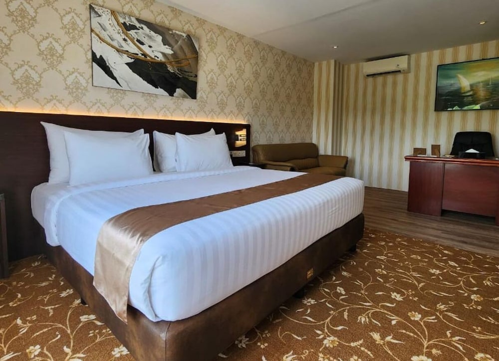 Aimas Hotel and Convention Centre 10/50
