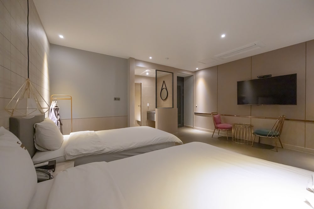 Hound Hotel Seomyeon-Bumcheon 17/50