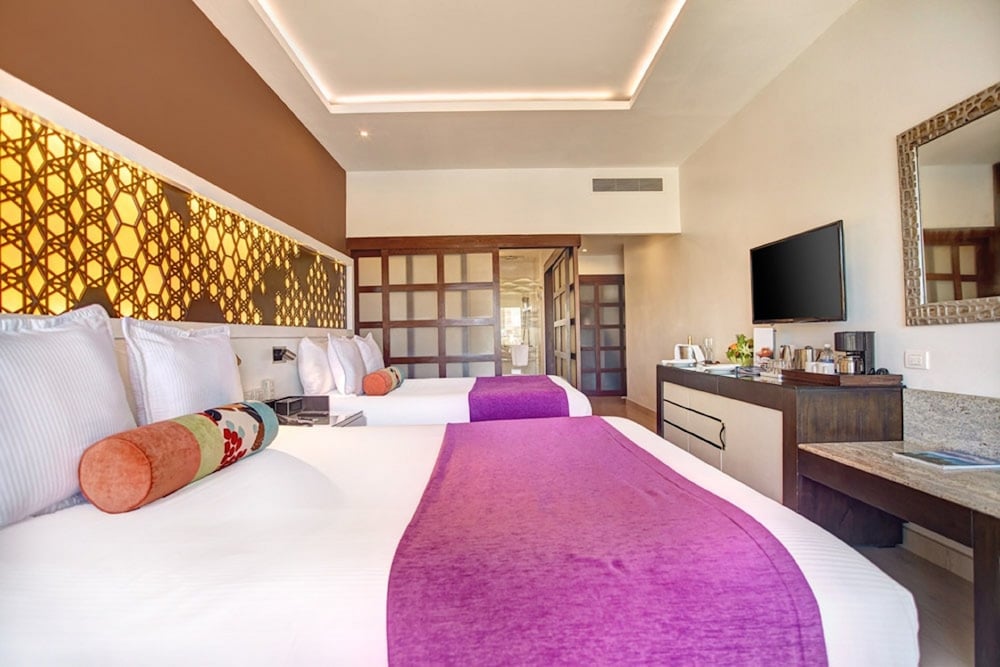 Resort Hideaway at Royalton Blue Waters, An Autograph Collection all Inclusive Resort Adults Only 9/31