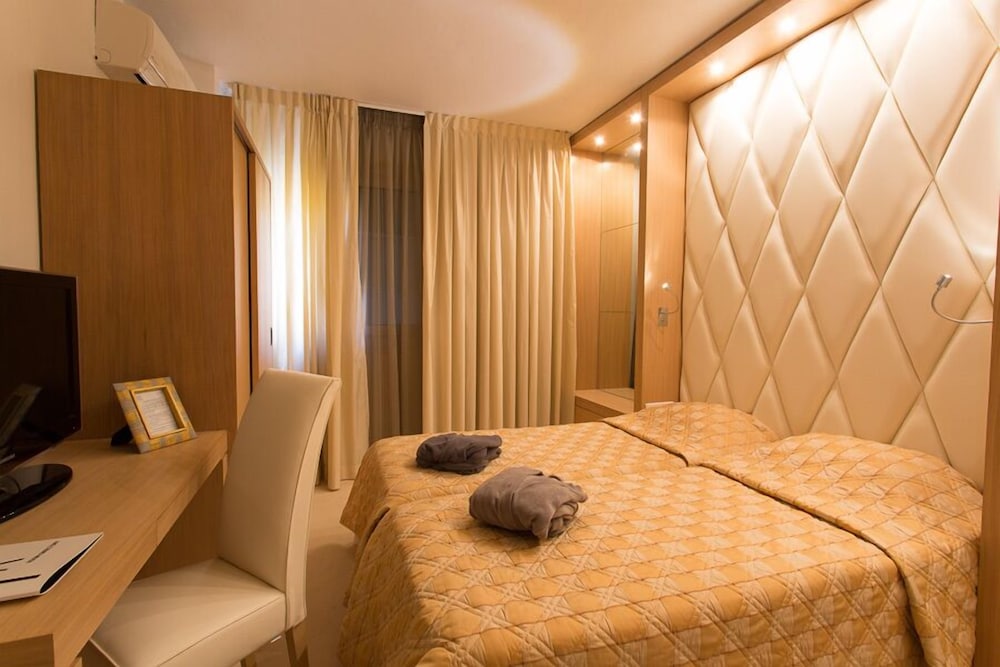 Hotel Revellata 20/50