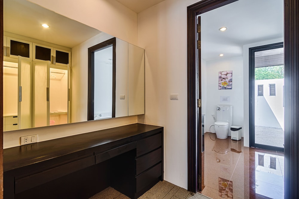 Ocean Breeze Residence 48/50