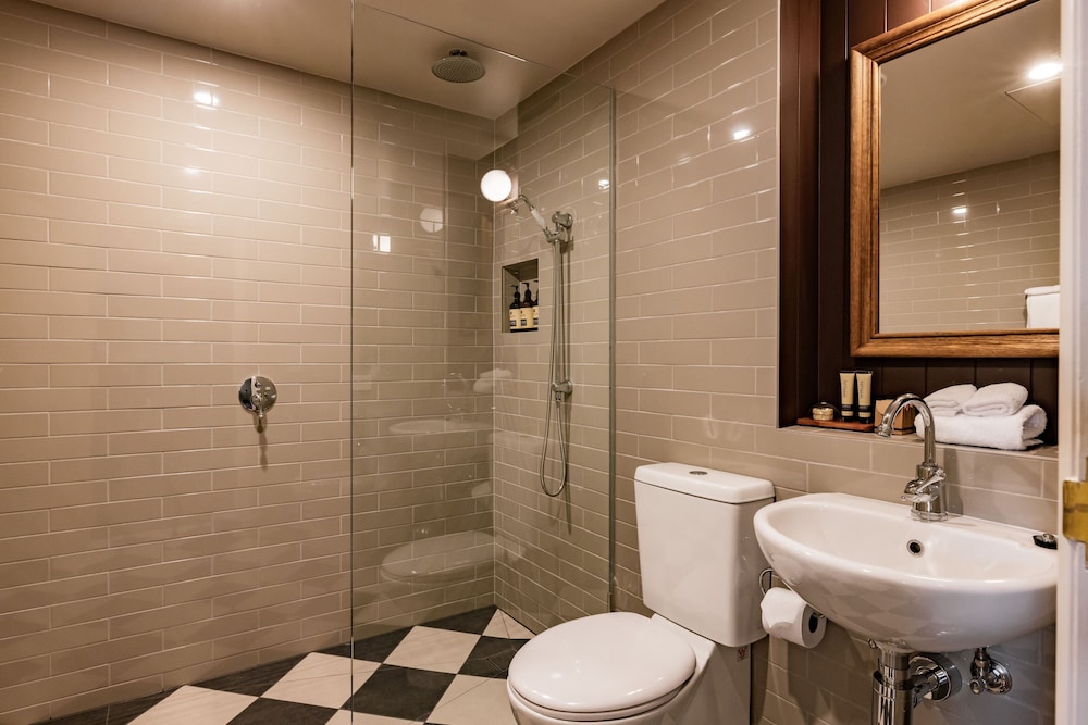 Hadleys Orient Hotel 46/47