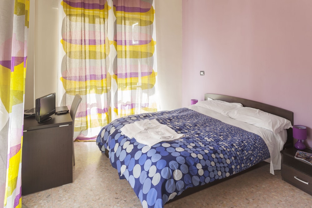 Hostel Of The Sun 22/66