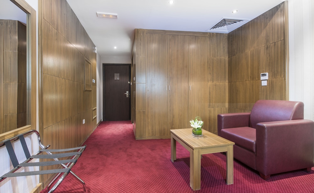 Royal Tulip Hotel 33/45