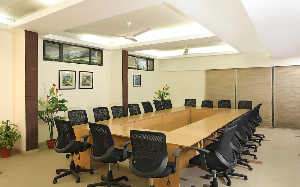 Ahuja Residency Parklane 42/50
